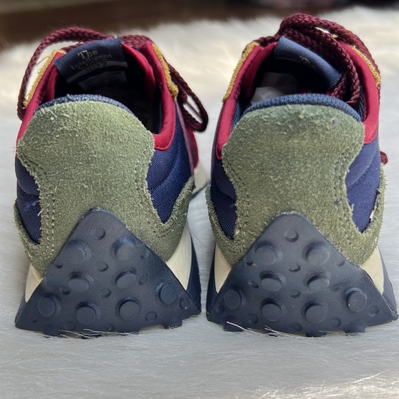 New Balance 327 Kids Size 13 - Picture 4 of 12